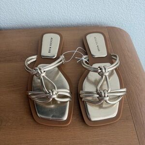 NEW Azalea Wang Stetson Gold Sandals 7